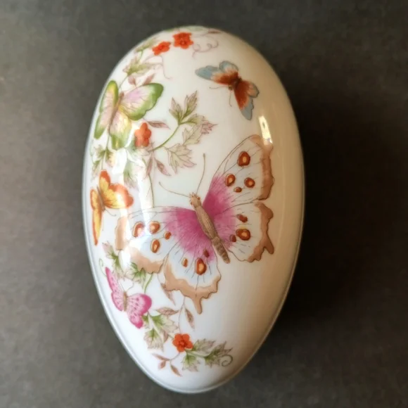 Avon Vintage 1974 Porcelain Butterfly Egg Shape Trinket Dish 22K Gold Trim - Picture 1 of 7
